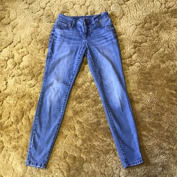 Maurice’s Women's Faded Medium Wash Straight Leg Jeans - Picture 5 of 8